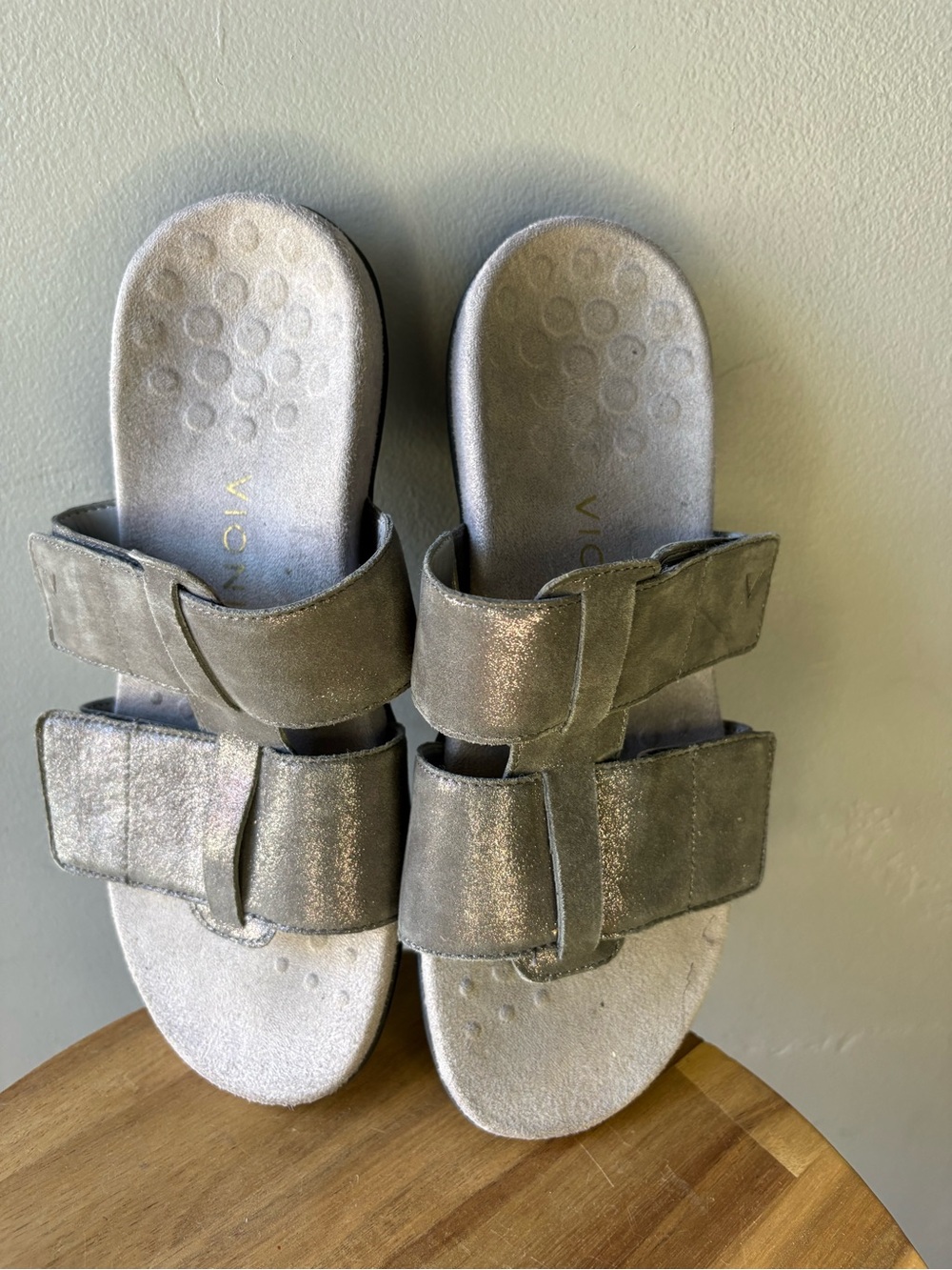 Vionic Gray Riley Slide Sandals ~ Size 6.5 - Picture 2 of 10